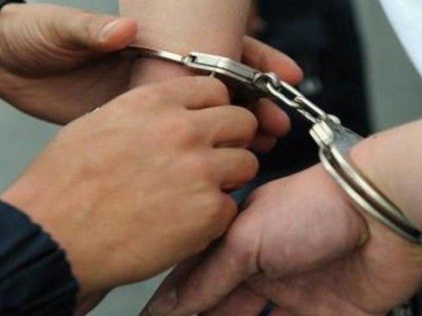 Kapen me drogë në makinë, arrestohen dy të rinjë në Kakavijë
