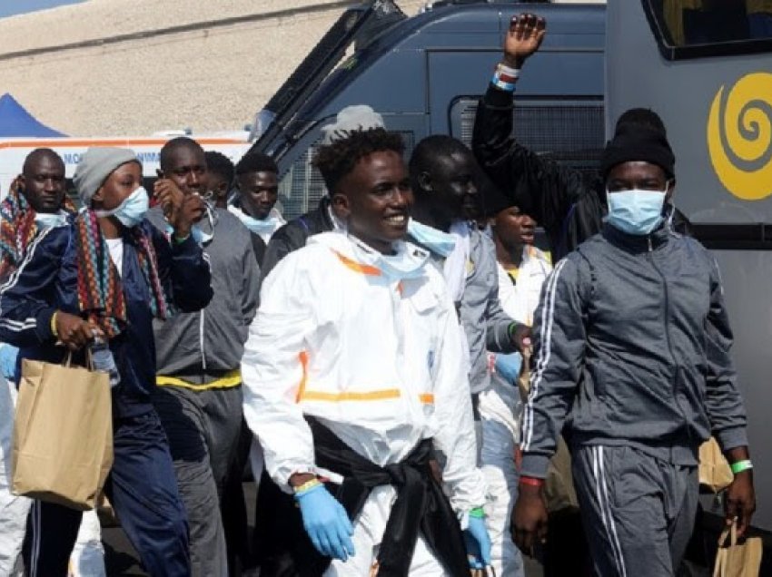 Italia ka marrë mbi 11 mijë kërkesa për azil
