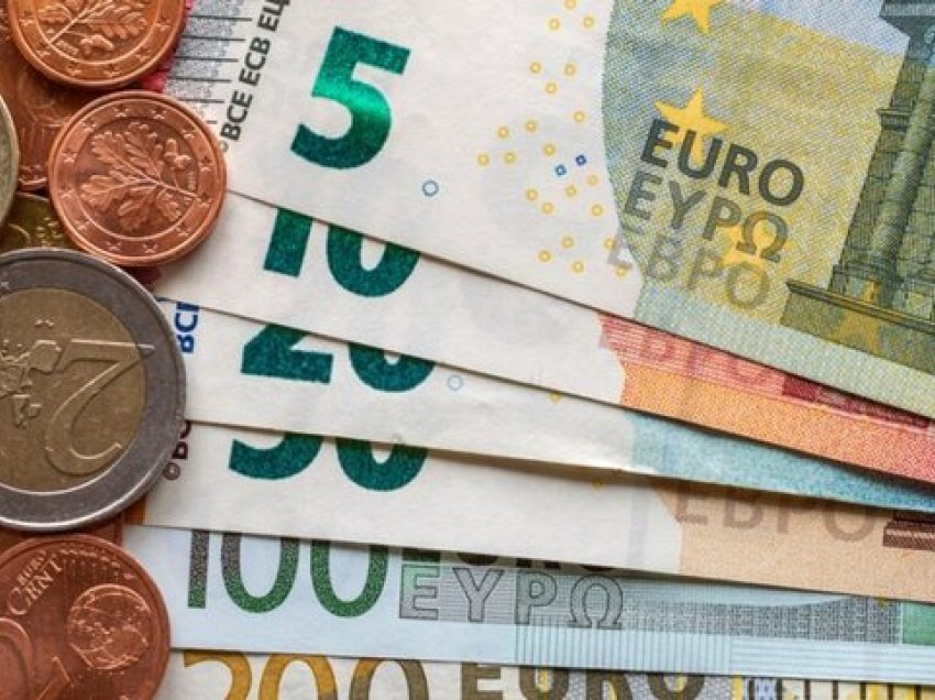 Euro pëson sërish rënie të lehtë, ja me sa shitet dhe blihet në tregun valutor