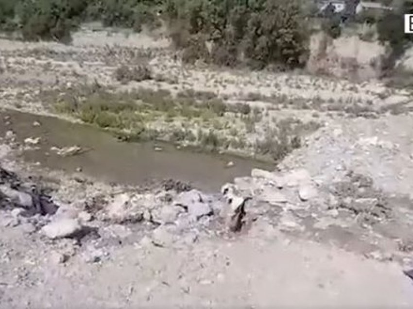 Tentoi të derdhë ujërat e zeza në lumë, arrestohet në flagrancë 40-vjeçari në Himarë