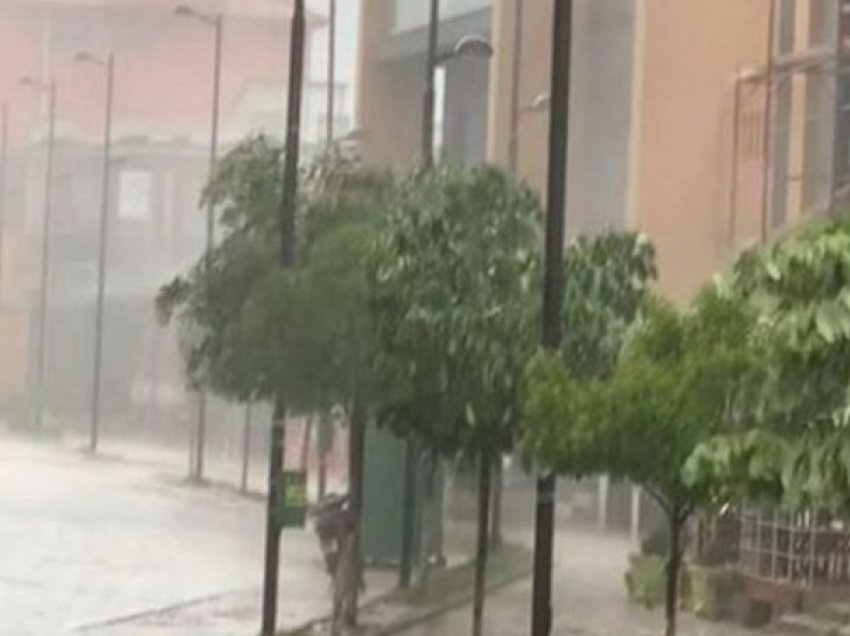 Bashkia e Lezhës paralajmëron qytetarët: Përgatituni për stuhi shiu dhe përmbytje