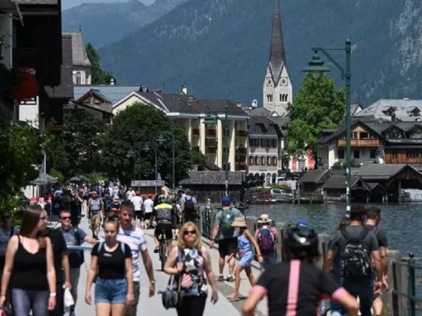 Qyteti austriak proteston kundër turizmit masiv