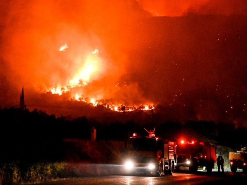 Një tjetër natë ankthi për Greqinë, vazhdon lufta për shuarjen e vatrave të zjarrit