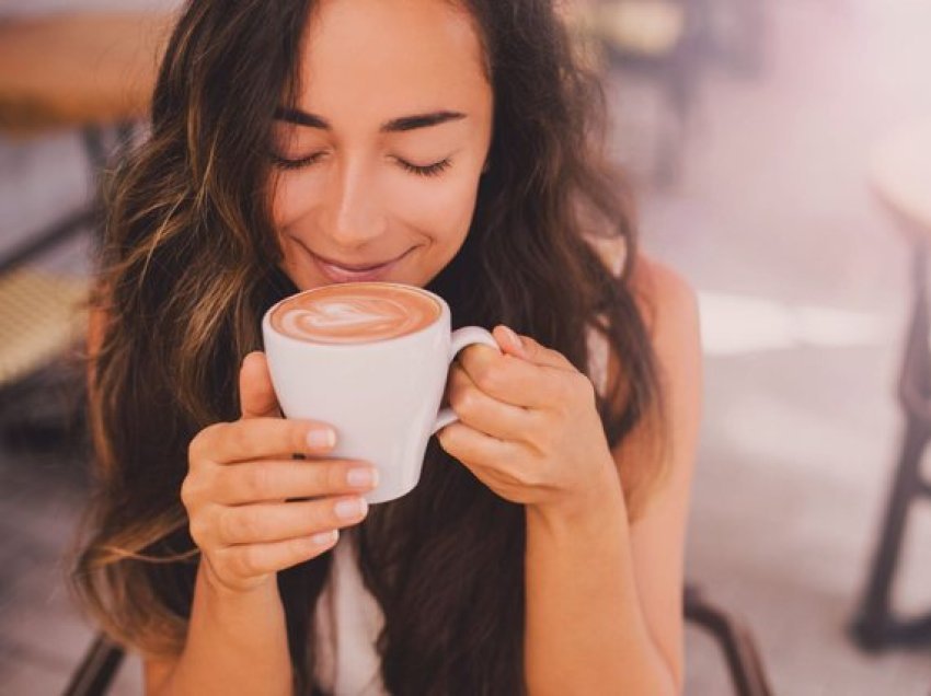 7 gjërat që duhet të bëni përpara se të pini kafenë e mëngjesit për një ditë plot energji