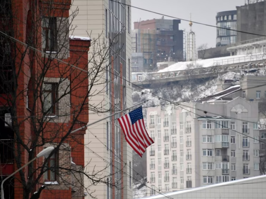 SHBA i kërkon Rusisë ta trajtojë mirë ish-punëtorin e Ambasadës amerikane