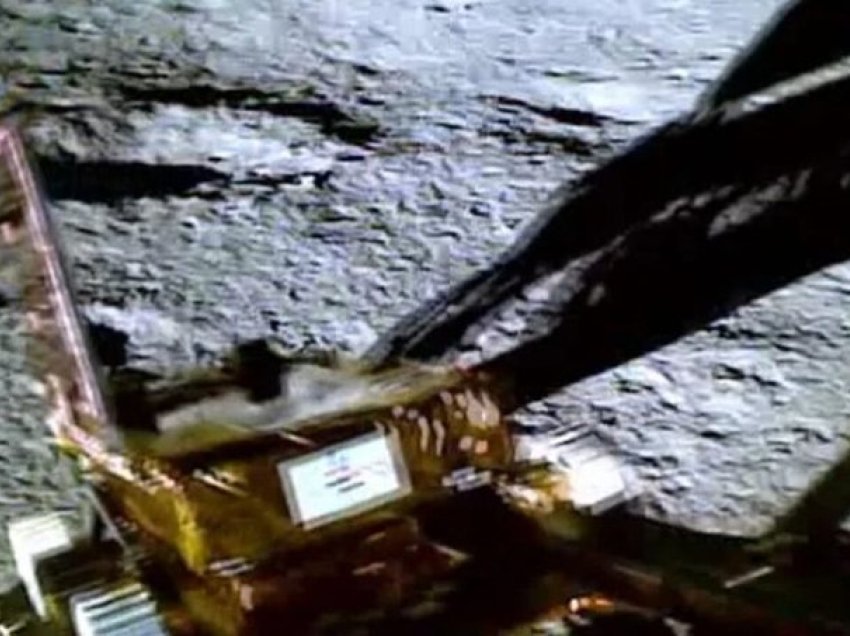 Anija kozmike indiane zbarkon në Hënë, dalin imazhet e para të regjistruara