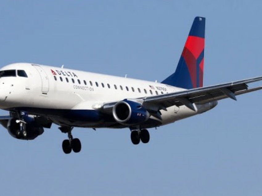 ​11 persona u dërguan në një spital pas 'turbulencës së rëndë' në fluturimin Delta Airlines