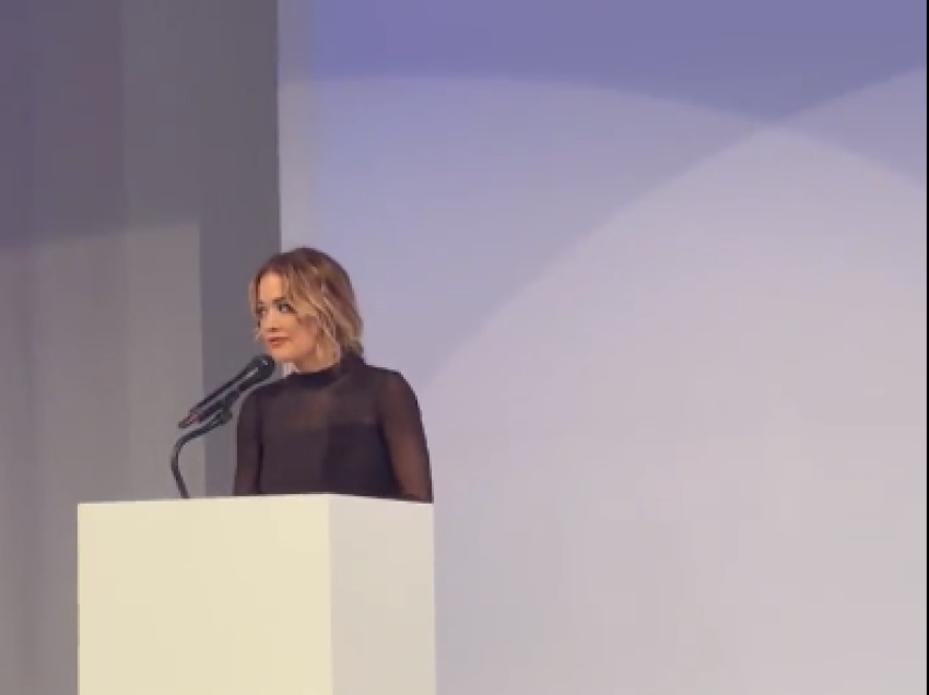 Rita Ora flet për Kosovën gjatë paraqitjes në festivalin e filmit në Venecia
