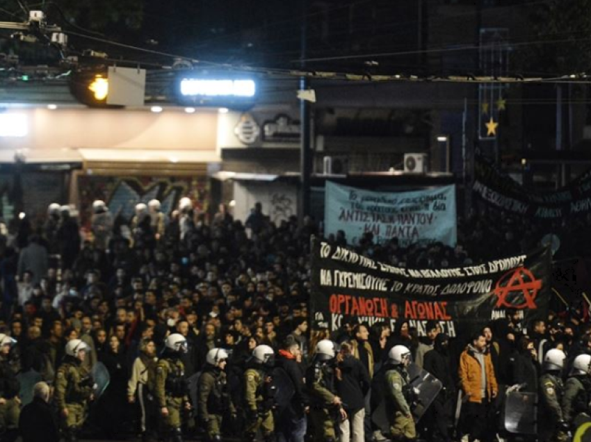 15 vite nga vrasja e studentit në Greqi, mijëra qytetarë marshojnë në rrugët e Athinës