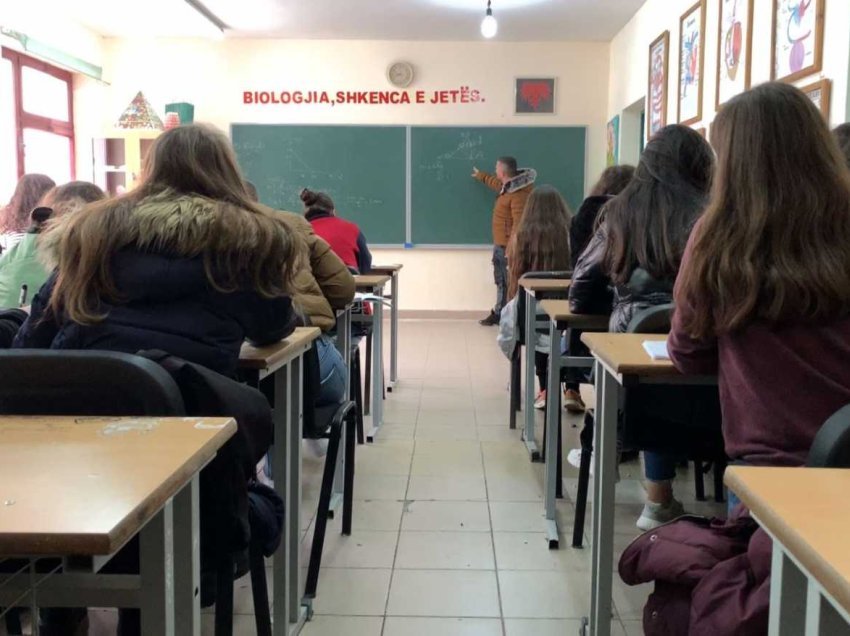 Raporti: 25% e nxënësve shqiptarë bullizohen, 31 % lënë orët e mësimit
