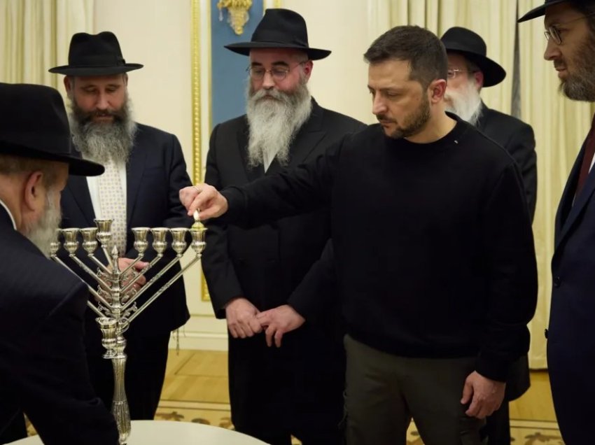 Zelensky uron liderët hebrenj në ditën e parë të Hanukkah