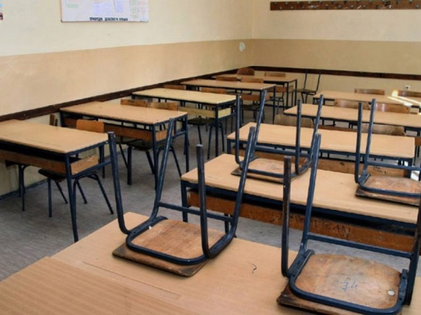 Sa shkolla e paralele të ndara u mbyllën në Suharekë gjatë 2023-tës? Flet drejtori i Arsimit
