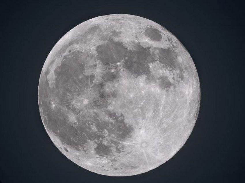 Hëna ka hyrë në një ‘epokë të re’, thonë shkencëtarët