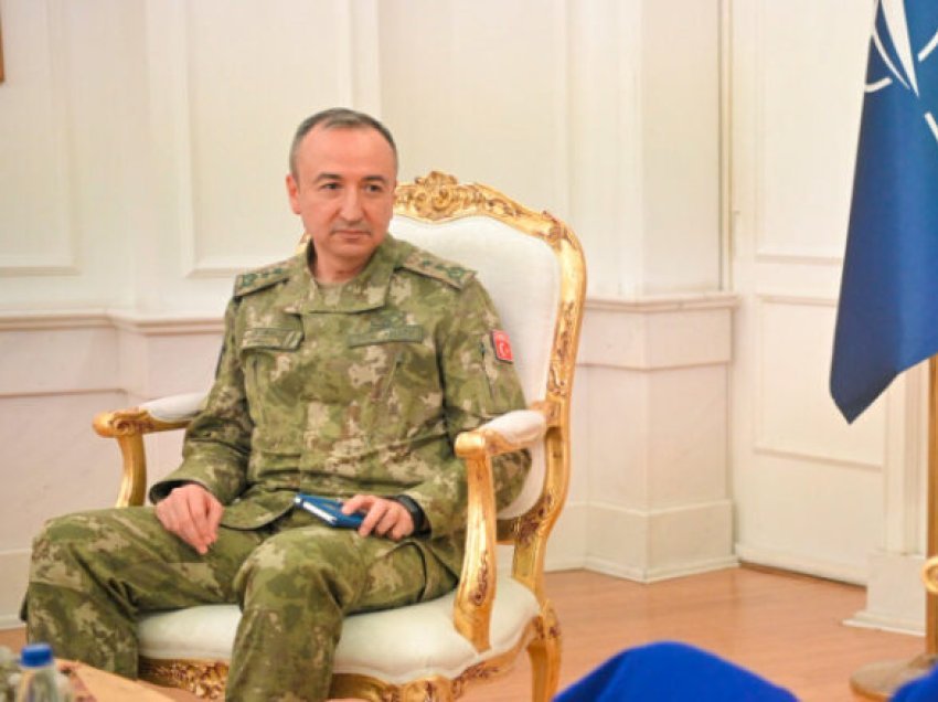 Komandanti i KFOR-it: Situatë e brishtë në veri, kjo është e vetmja rrugë drejt paqes dhe stabilitetit