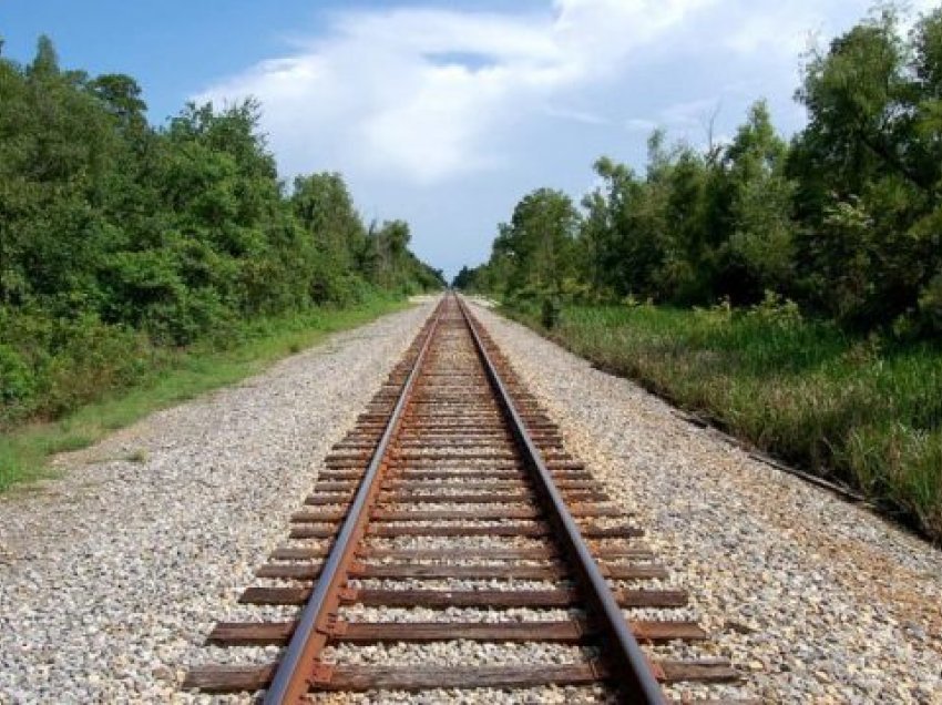 Autorizohet studimi për hekurudhën Shqipëri-Kosovë