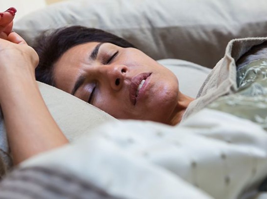 Mungesa kronike e gjumit rrit rezistencën ndaj insulinës te gratë, veçanërisht pas menopauzës