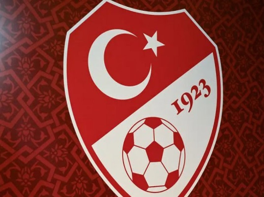 ​Dhuna në fushë, Federata Turke pezullon të gjitha ndeshjet e futbollit