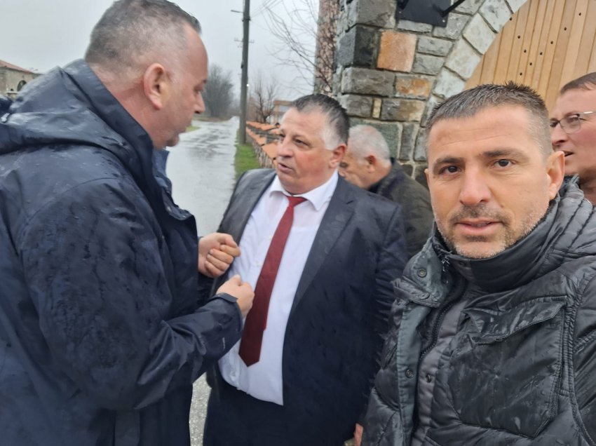 Pasi u lirua nga Specialja, Nasim Haradinaj shkon te varri i babait