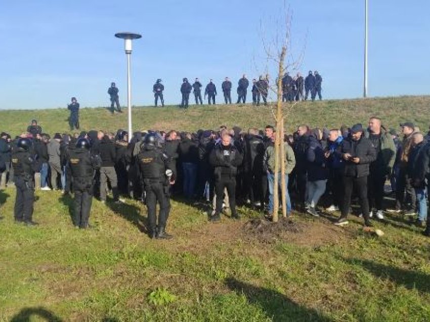 Çmenduri e tifozëve në Kroaci, policia parandalon një konflikt
