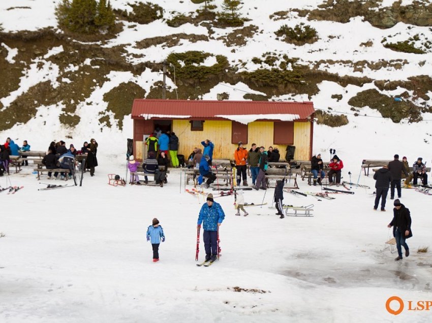 Fillon sezona e skijimit në Kodrën e Diellit në Tetovë