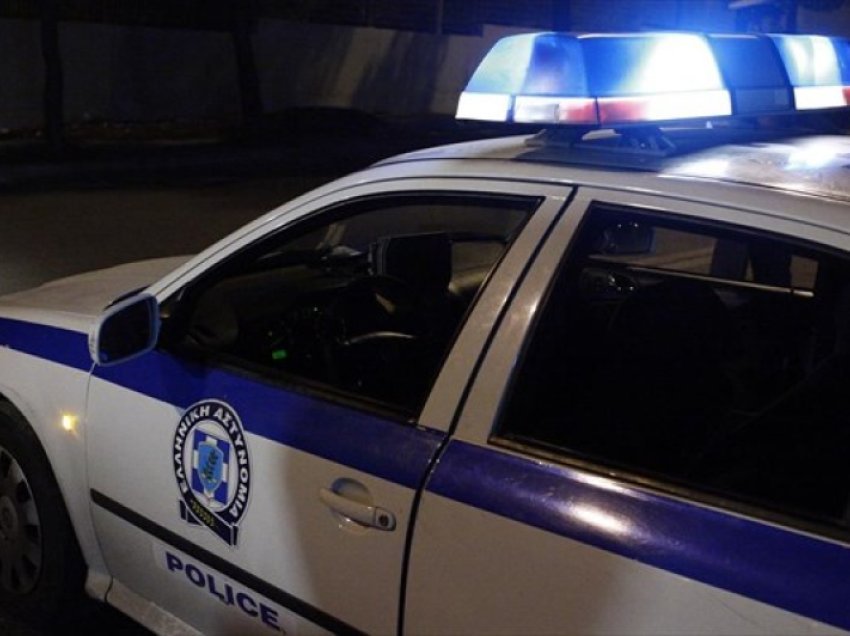 Sherr masiv mes shqiptarëve dhe një grupi të komunitetit rom në Athinë, plagoset polici grek