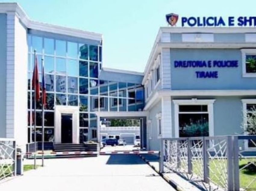 Makina e policisë përfshihet në aksident në Tiranë