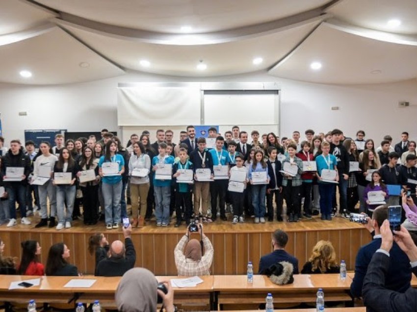 Kurti e Nagavci ndajnë shpërblime për nxënësit fitues të garave vendore dhe ndërkombëtare