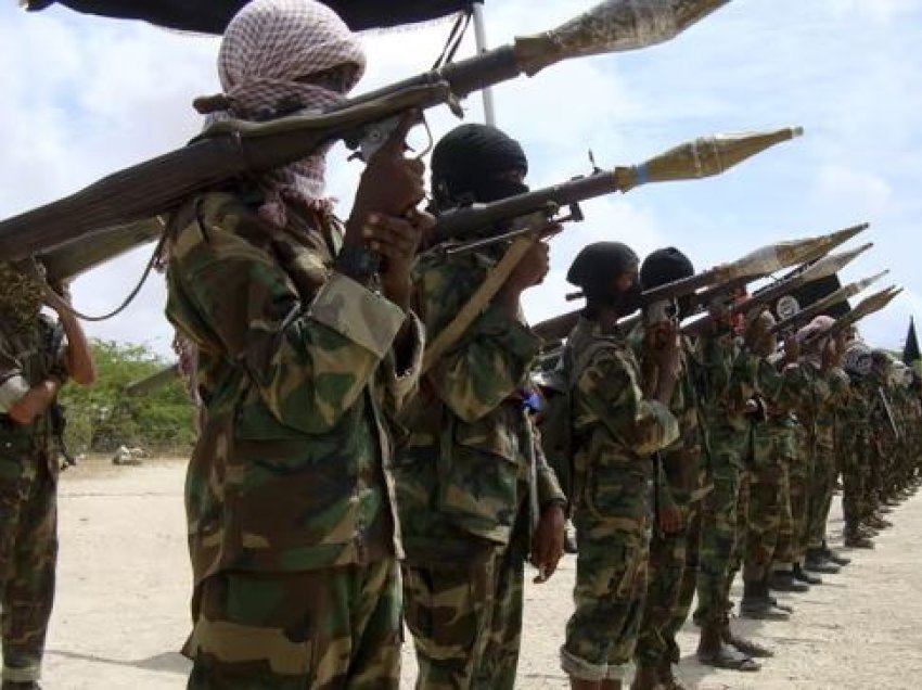 Forcat amerikane dhe somaleze vrasin komandantin e al-Shabaab, shpërblehen me 10 milionë dollarë
