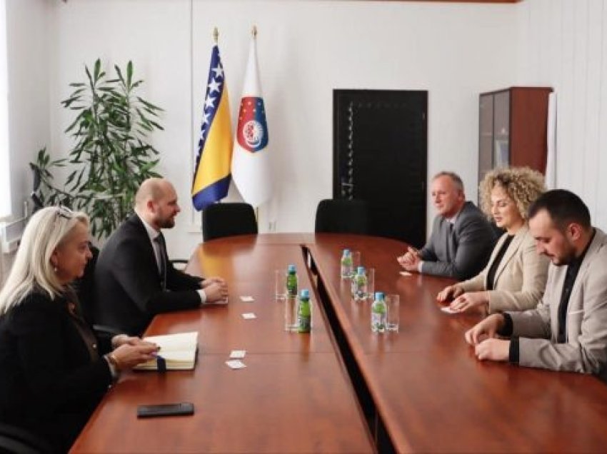 Këshilltarja e presidentes në Bosnje dhe Hercegovinë, flitet edhe për eleminimin e regjimit të vizave për të udhëtuar në këtë shtet