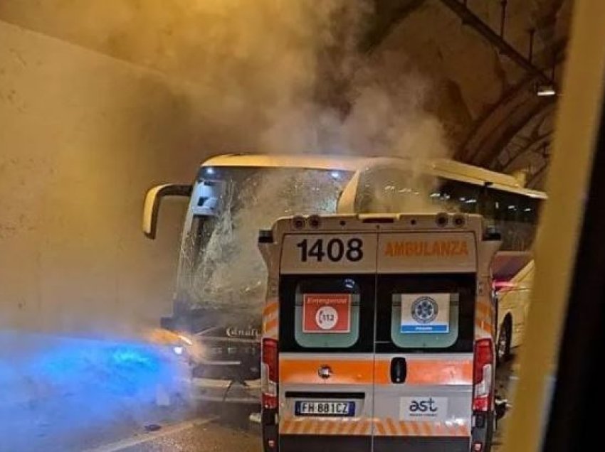 Ambulanca përplaset me një autobus fëmijësh në Itali, 4 të vdekur