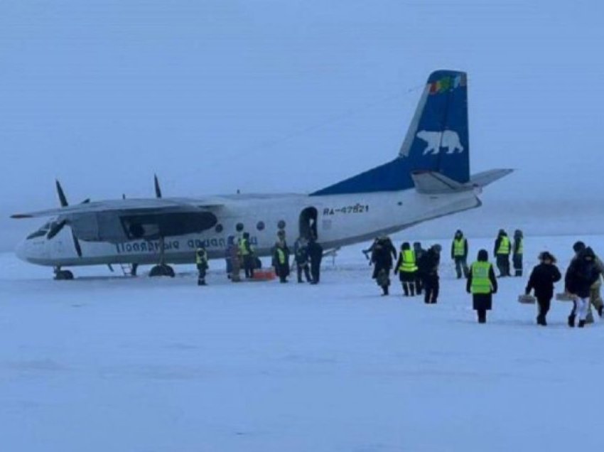 Aeroplani rus me pasagjerë aterron gabimisht në një lumë të ngrirë