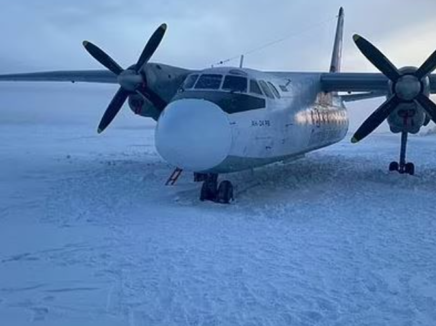 Avioni me pasagjerë ulet gabimisht në lumin e ngrirë