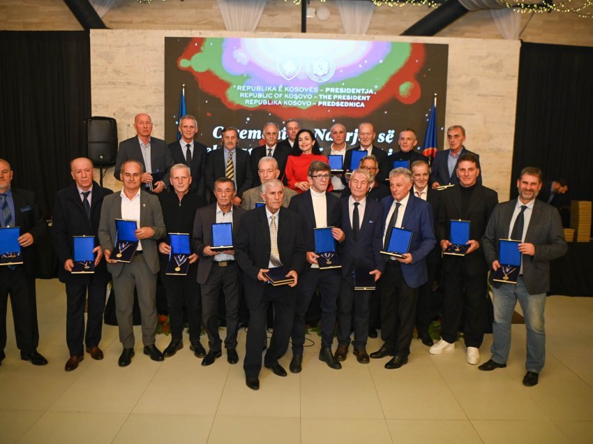 Gjeneratë e artë e Prishtinës, nderohet me medalje presidenciale!