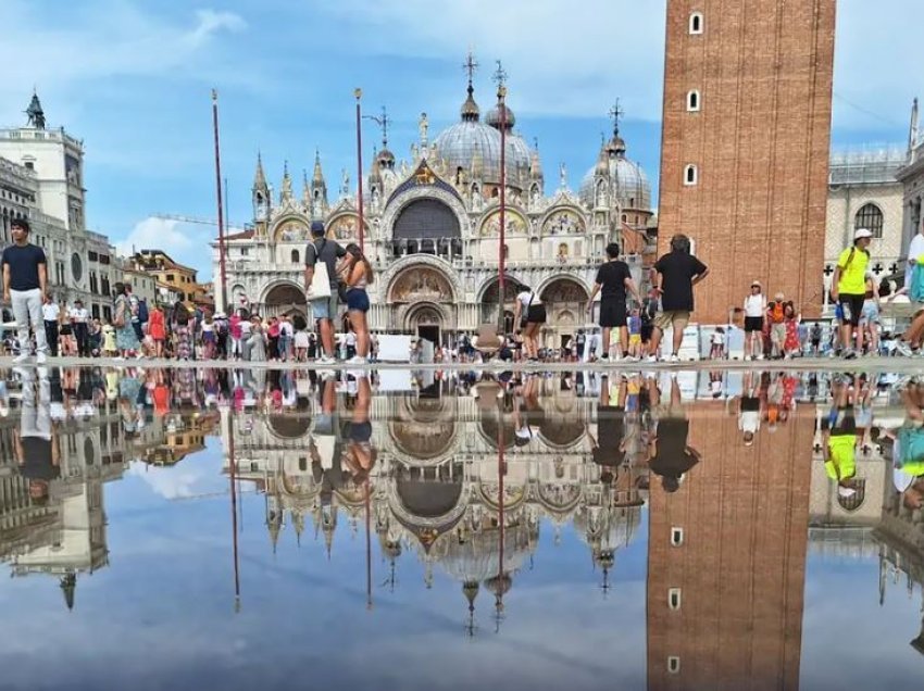 Venecia ndalon vizitën e grupeve të mëdha të turistëve  