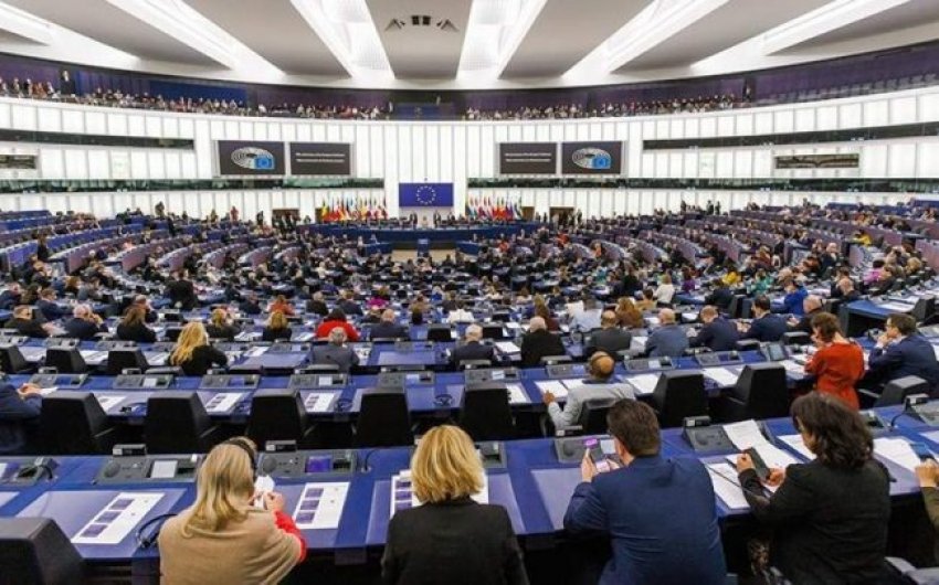 Parlamenti Evropian kërkon t’u heqë imunitetin deputetëve të dyshuar për korrupsion