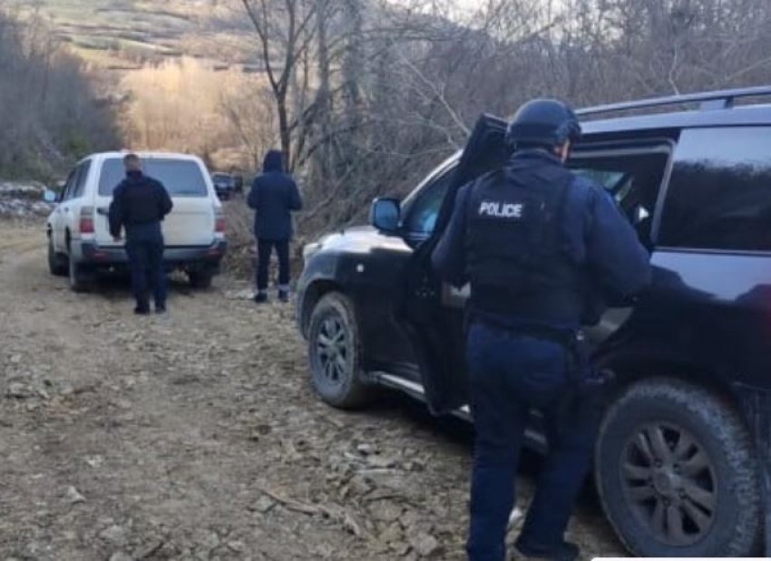 Serbët tentojnë bllokimin e punimeve për ndërtimin e bazës së Policisë së Kosovës në Leposaviq