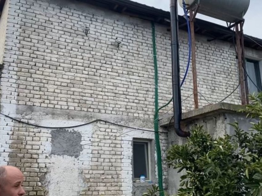 Hynë në banesë të maskuar dhe me forcë, gruaja me dy fëmijët e mitur terrorizohet nga policia - çfarë ndodhi në familjen shqiptare