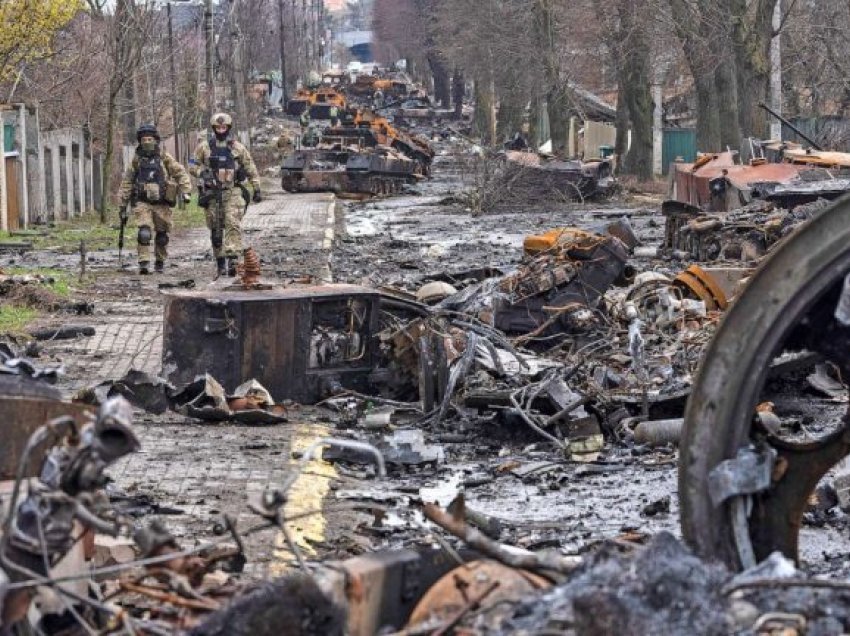 Ushtria ukrainase pretendon se rusët po djegin trupat e tyre për të fshehur se sa ushtarë rusë kanë vdekur në të vërtetë