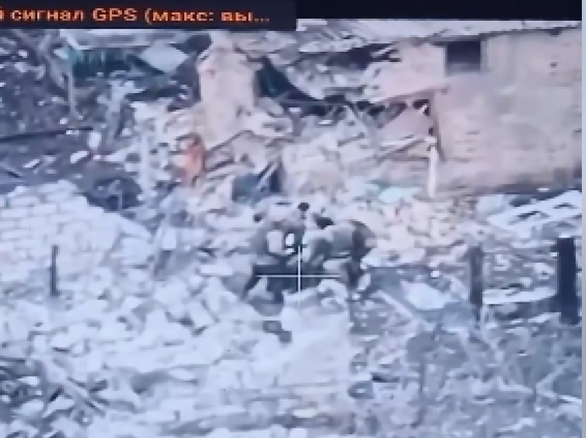 Ukraina publikon video ku duket se trupat ruse rrahin komandantin