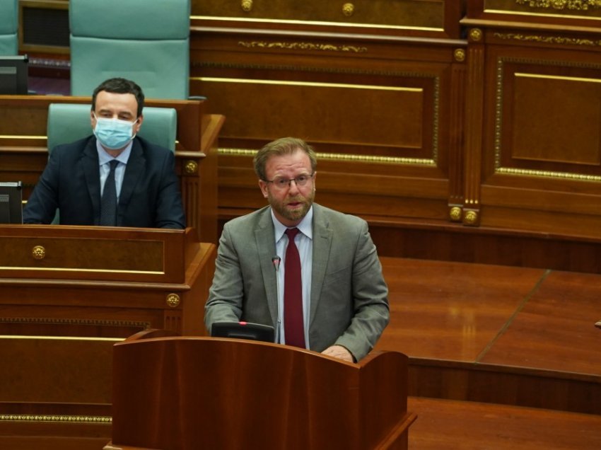 Haki Abazi thotë se Saranda Bugujevci ia ndaloi fjalën në Kuvend