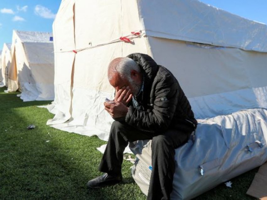 Kina dërgon 53 tonë tenda në Turqi për të ndihmuar në lehtësimin e tërmetit