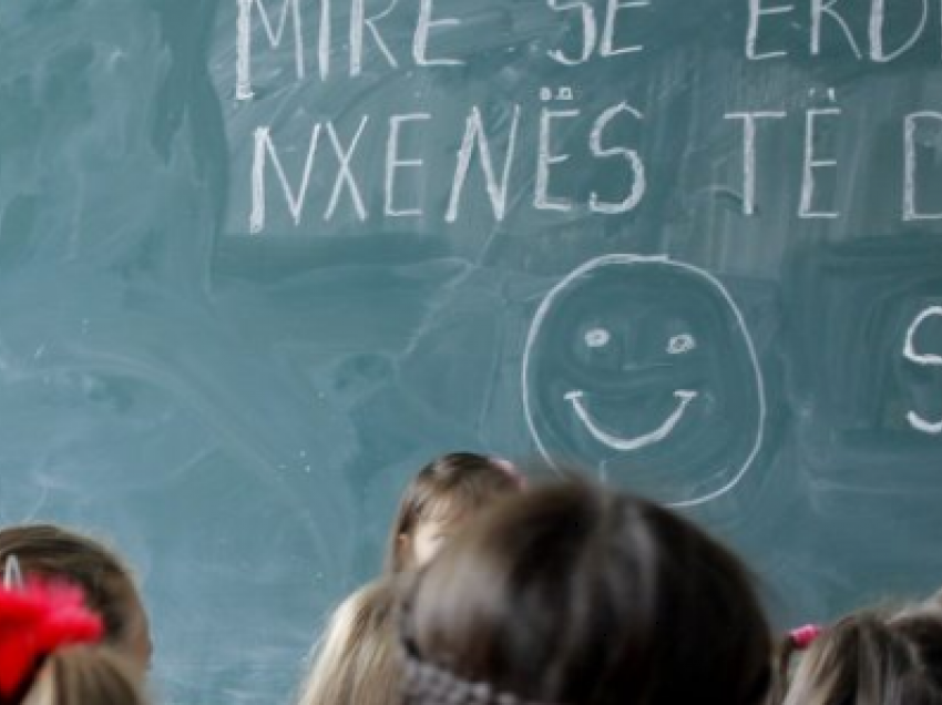 33 nxënës shqiptar të Banjicës së Çashkës ende mësojnë në gjuhën maqedonase