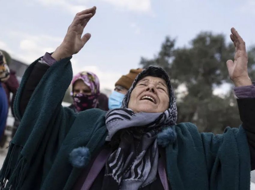 “Jam e zemëruar, jeta ka mbaruar”, dhimbja kthehet në tension pas tërmetit në Turqi