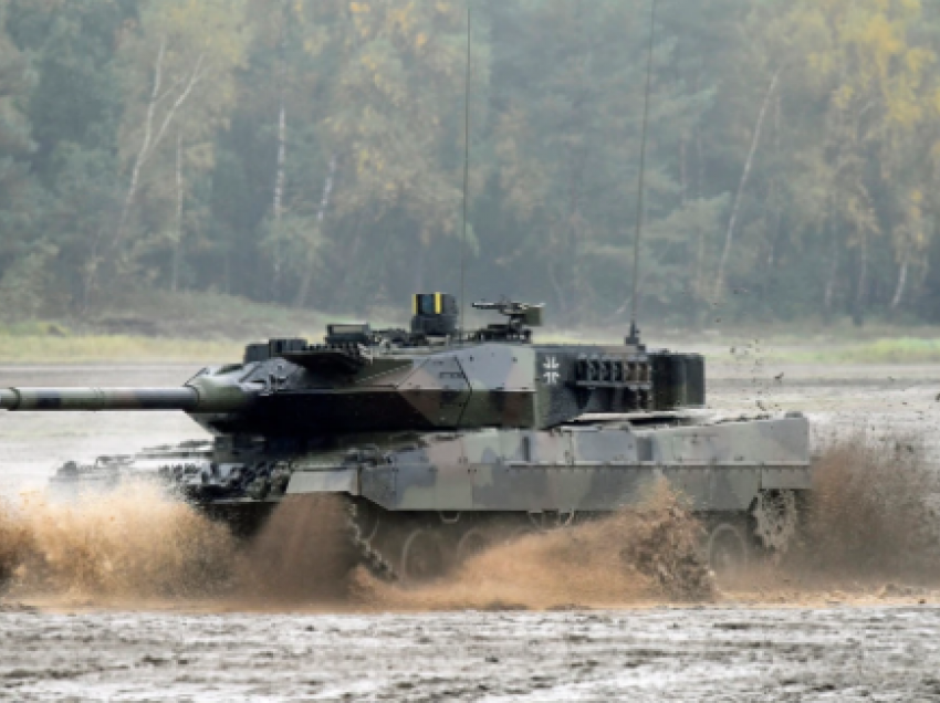 Trupat e Ukrainës stërviten me tanket Leopard në Poloni