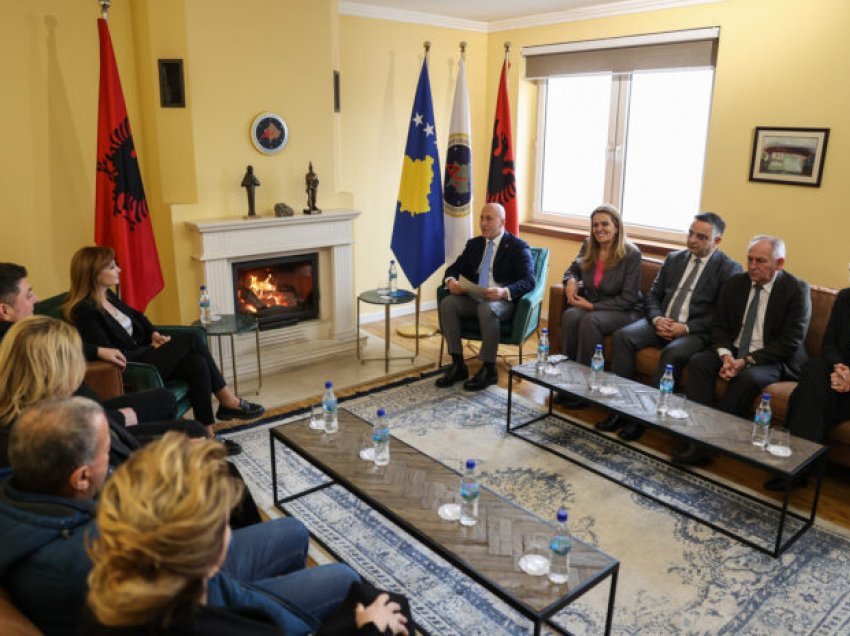 Haradinaj me deputetët shqiptarë: Me Shqipërinë ecim bashkë si komb drejt integrimeve euro-atlantike