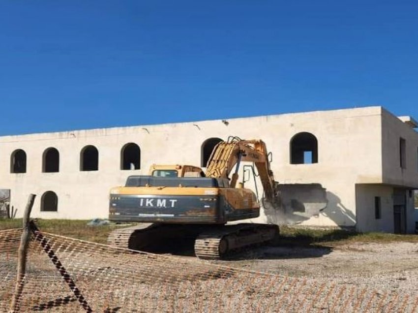 Mbikalimi në autostradën Durrës-Tiranë, prishet godina që pengonte ndërtimin