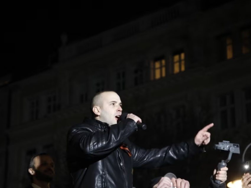 Djathtistët serbë, me simbole të Wagner-it, protestojnë kundër dialogut me Kosovën
