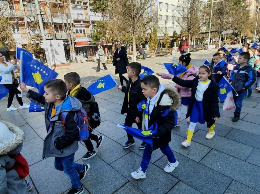 Prishtina, pa asnjë simbol shtetëror një ditë para përvjetorit të Pavarësisë