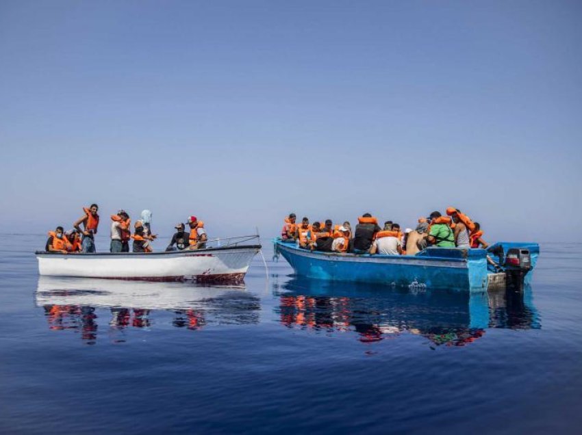 Tunizi/ 433 emigrantë shpëtohen gjatë natës