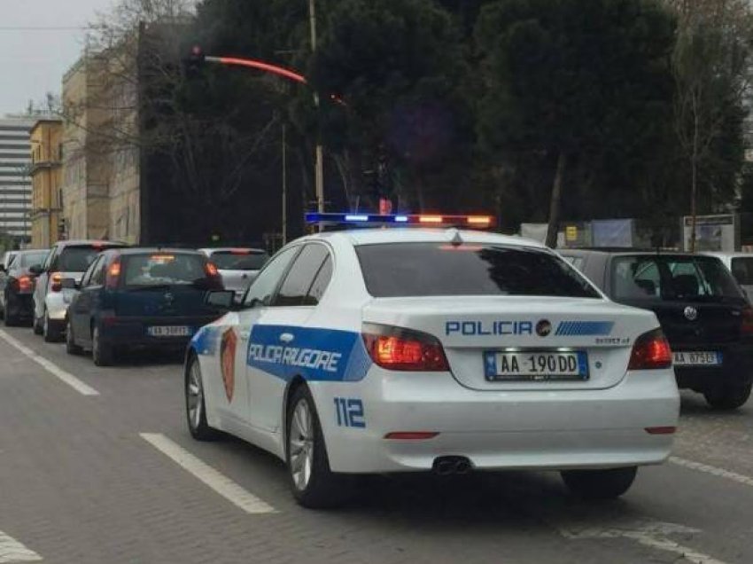Panik në Elbasan/ Parandalohet atentati, policia rrethon mjetin e autorëve